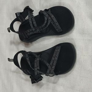 Black and White Chaco Strappy Summer Sandals Kids Size 4